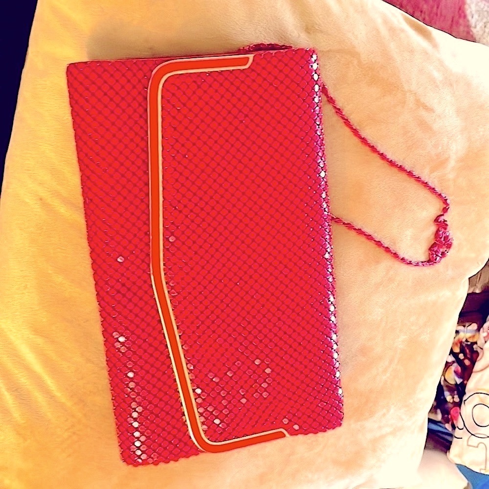 SALE!!!RED METAL CHAIN LINK BAG WITH SHOULDER STRAP SNAP CLOSURE POCKETS INSIDE